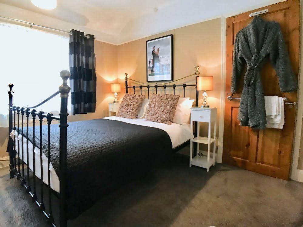 Sw Bed & Breakfast Swindon Luaran gambar